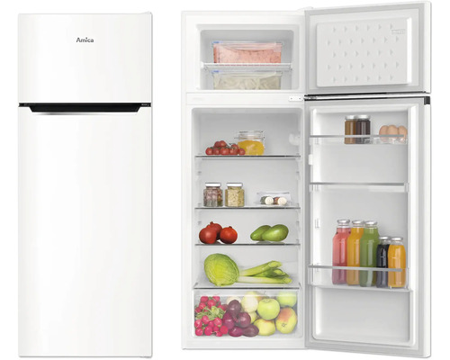 Amica koelkast met open deur, gevuld met etenswaren.