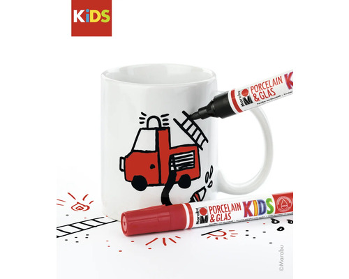 Mok met brandweerwagen beschilderd met porselein- en glasstiften