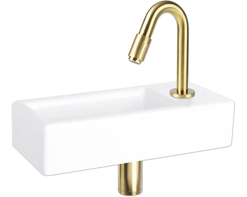 Wastafel met gouden kraan