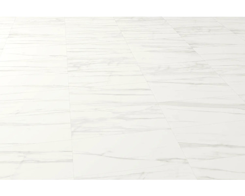 Witte vinylvloer met marmerlook.