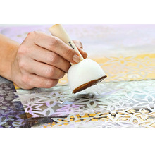 Hand beschildert canvas met sjabloneerkwast