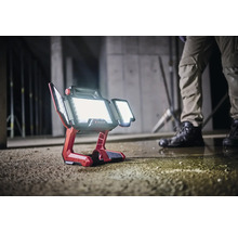 Einhell draadloze bouwlamp met ledtechnologie in gebruik