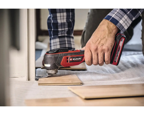 Eénhandig multifunctioneel gereedschap bij het snijden van laminaat