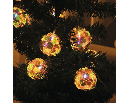 Lichtsnoer met bolvormige lampen in kerstboom