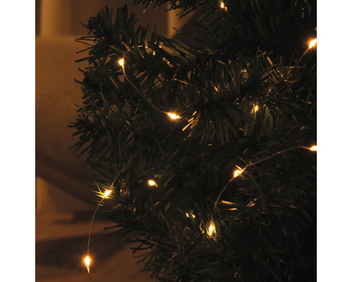 Close-up van een lichtsnoer op een kerstboom