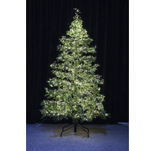 Kunstkerstboom met verlichting op een standaard