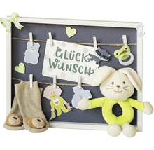Decoratieve fotolijst voor geboorte met sokken, knuffel en wenskaart