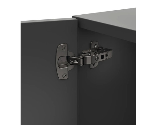 Scharnier bevestigd aan een kastdeur