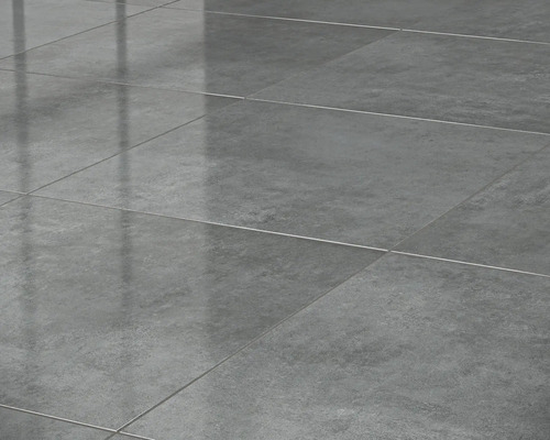 Grijze vloertegels, vierkant gelegd