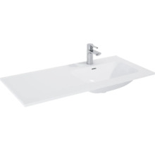 Wastafel met kraan voor de badkamer