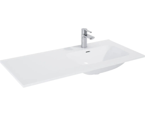 Wastafel met kraan voor de badkamer