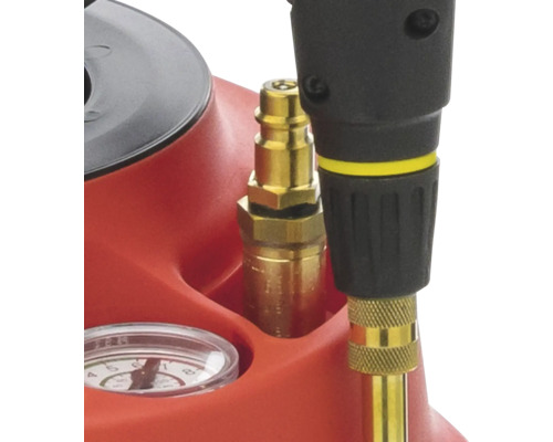 Detailopname van een remontluchtingsapparaat met manometer en aansluitingen