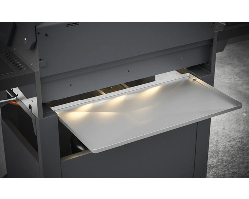 Uitschuifbare grilltafel op de barbecue