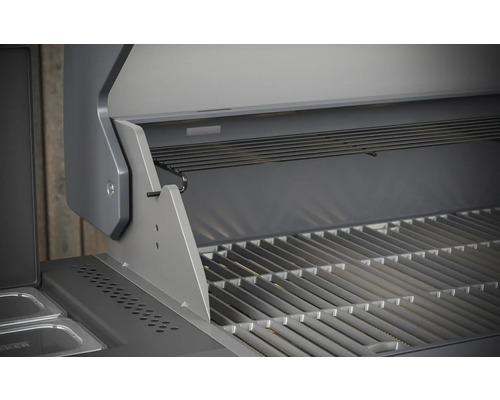 Binnenkant van een barbecue met grillrooster