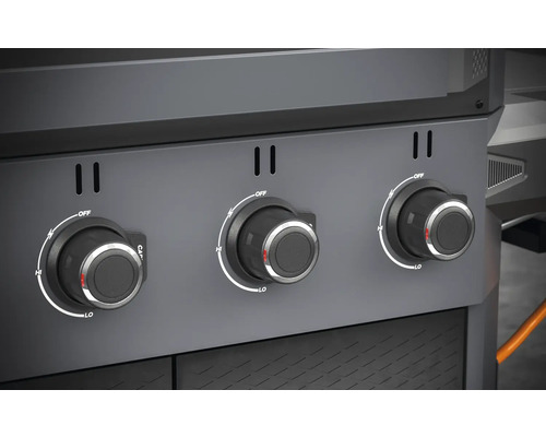 Close-up van de draaiknoppen van een gasbarbecue voor het regelen van de hitte.