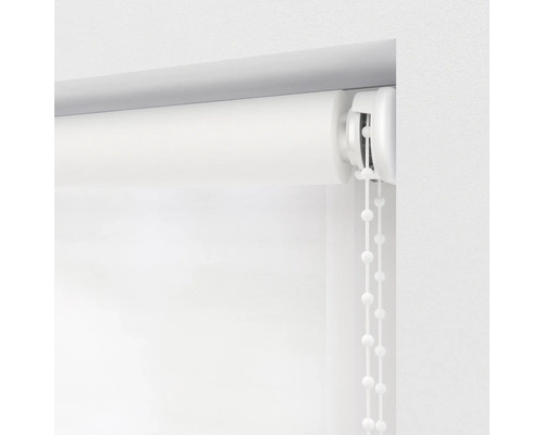 Rolgordijn met kettingbediening bij het raam