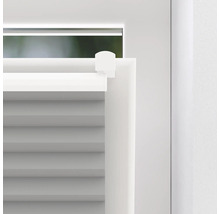 Detailopname van een witte jaloezie op het raam