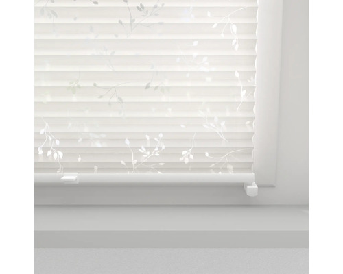 Plisségordijn met bloemmotief op het raam