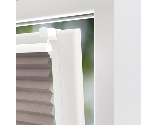 Detailaanzicht van een plisségordijn op een raam