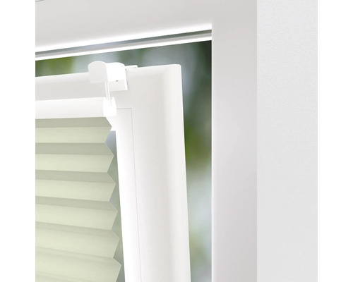 Close-up van een plisségordijn op een raam