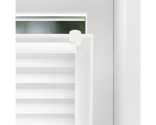 Gedetailleerde weergave van een wit jaloezie voor het raam