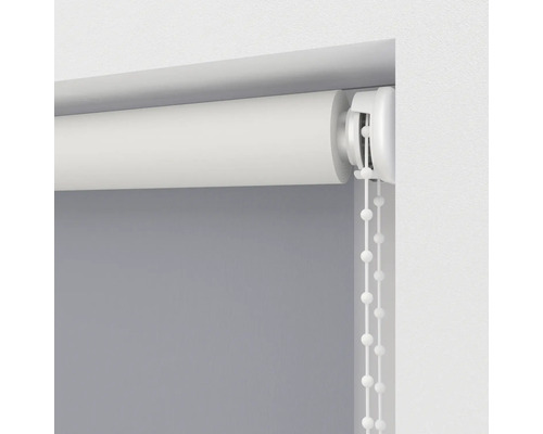 Rolgordijn met kettingbediening bij het raam