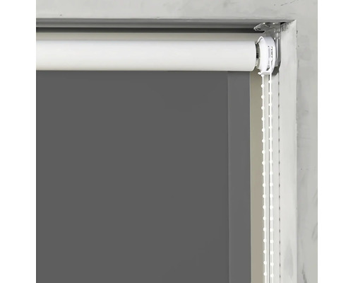 Grijs zijdelings rolgordijn in kozijn