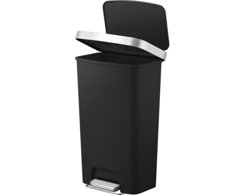 Zwarte pedaalemmer met open deksel