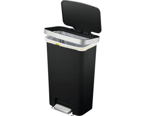 Open zwarte pedaalemmer met afvalzak