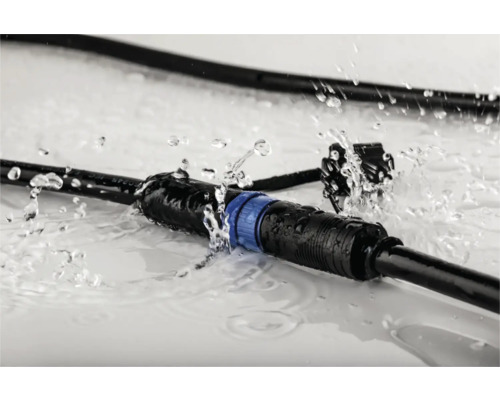 Zwarte kabel met waterdichte connector