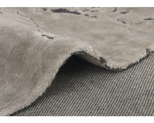 Detailopname van een grijs tapijt met abstract patroon