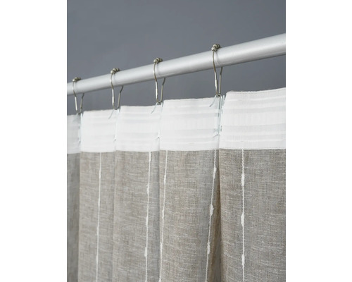 Stoffen douchegordijn met ophangringen aan een stang