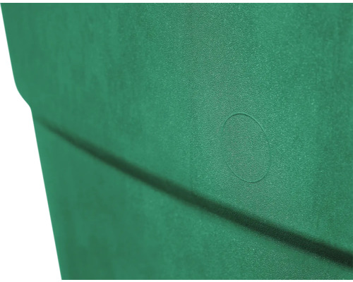 Detailopname van een groene regenton