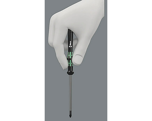 Hand met Wera schroevendraaier