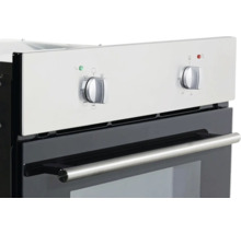 Close-up van een oven met draaiknoppen en handgreep
