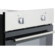 Close-up van een oven met draaiknoppen voor temperatuur- en functie selectie