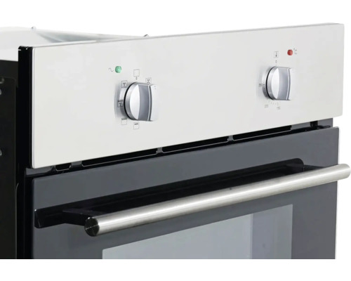 Close-up van een oven met draaiknoppen voor temperatuur- en functie selectie