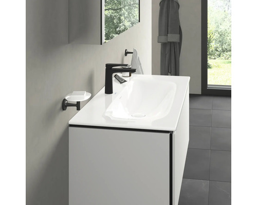 Moderne badkamerwastafel met kraan en zeepbakje