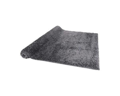 Grijs, gedeeltelijk opgerold shaggy tapijt