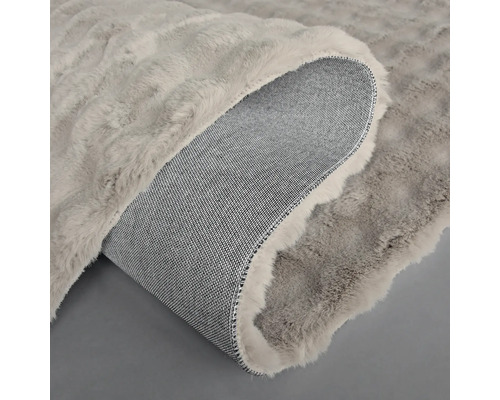 Grijs tapijt met een pooloppervlak en een stoffen achterkant