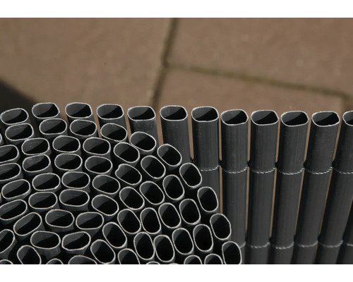 Close-up van een kunststof privacyscherm