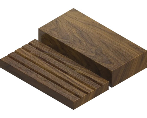 Twee houten blokken: Een massief blok en een blok met ribbels