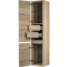 Hoge kast met twee deuren, twee laden en glazen legplanken