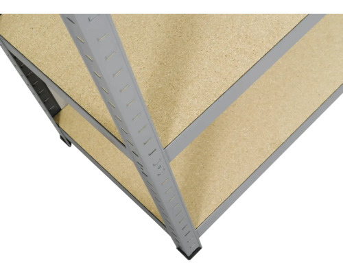 Gedetailleerde weergave van een metalen rek met spaanplaatplanken