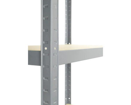 Detailopname van een metalen rek met planken