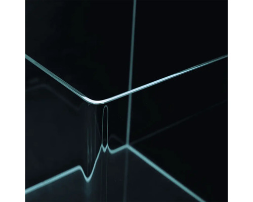 Detailopname van een transparante douchecabine van glas