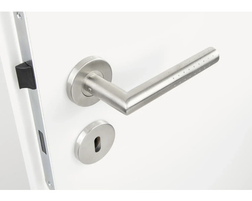 Roestvrijstalen deurklink met slotrozet op een deur