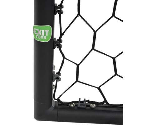 Detailopname voetbaldoel met net en EXIT Toys logo