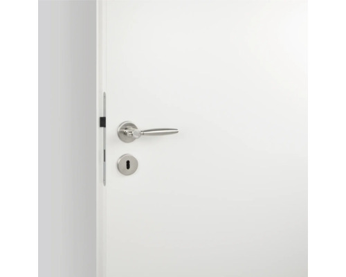 Witte binnendeur met deurklink en sleutelgat