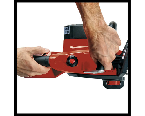 Bediening van een kettingzaag door een persoon.